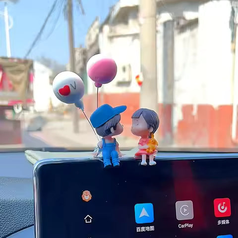 Accesorios de decoración de coche para parejas de dibujos animados, figuritas románticas, adorno de globo, accesorios para salpicadero Interior de coche, regalos